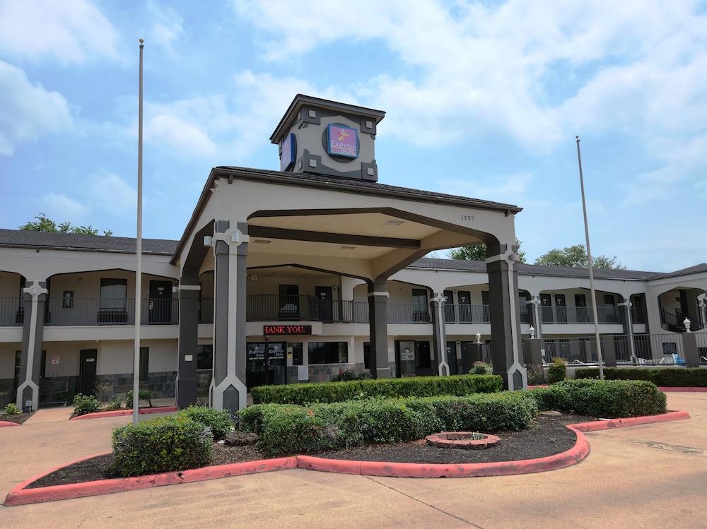 Express Inn Tomball photo 30