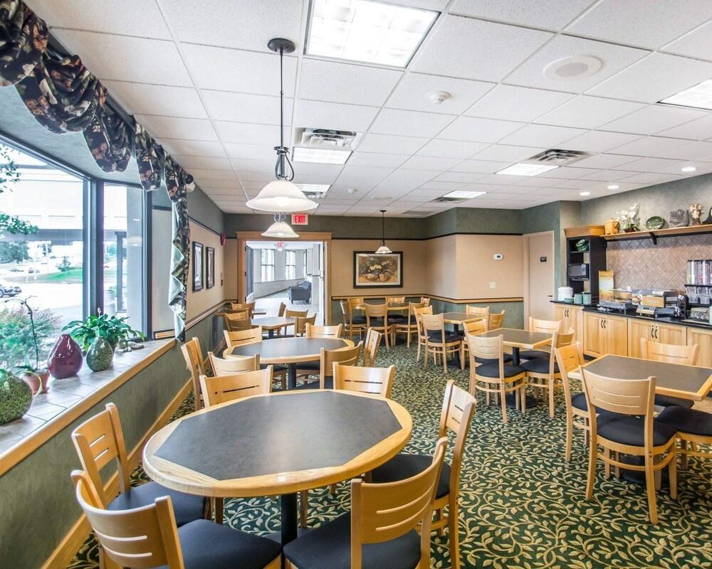 Quality Inn Geneseo photo 12