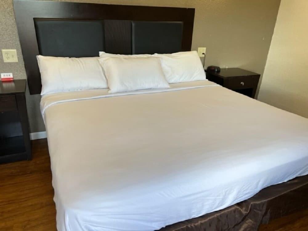 Posh Inn & Suites photo 20