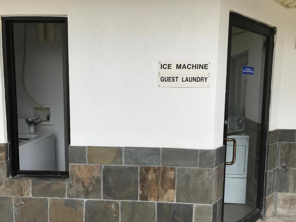 Express Inn Tomball photo 29