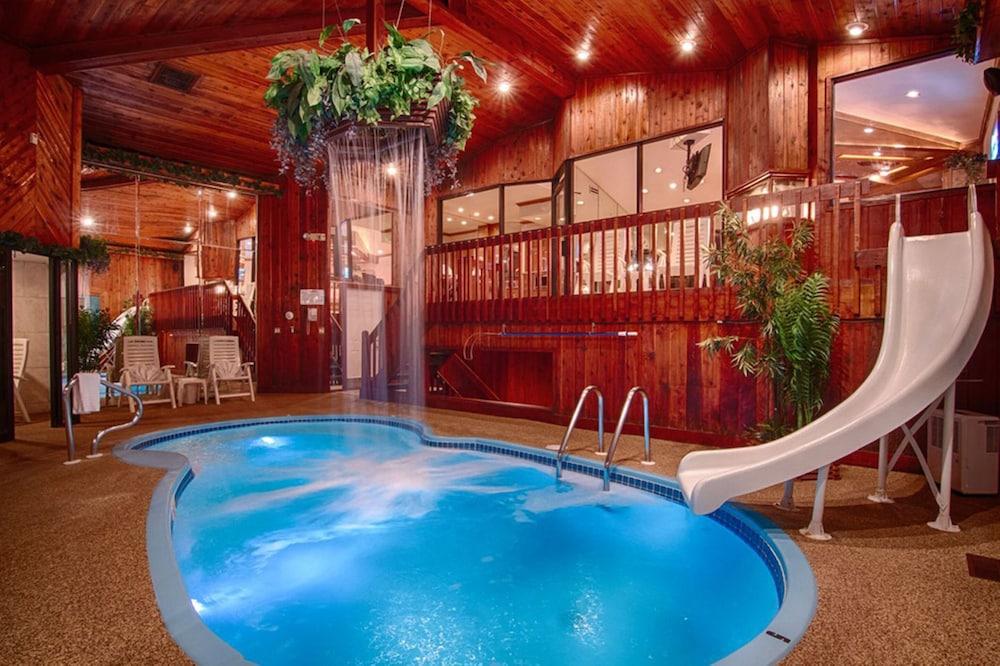 Sybaris Pool Suites Indianapolis photo 38