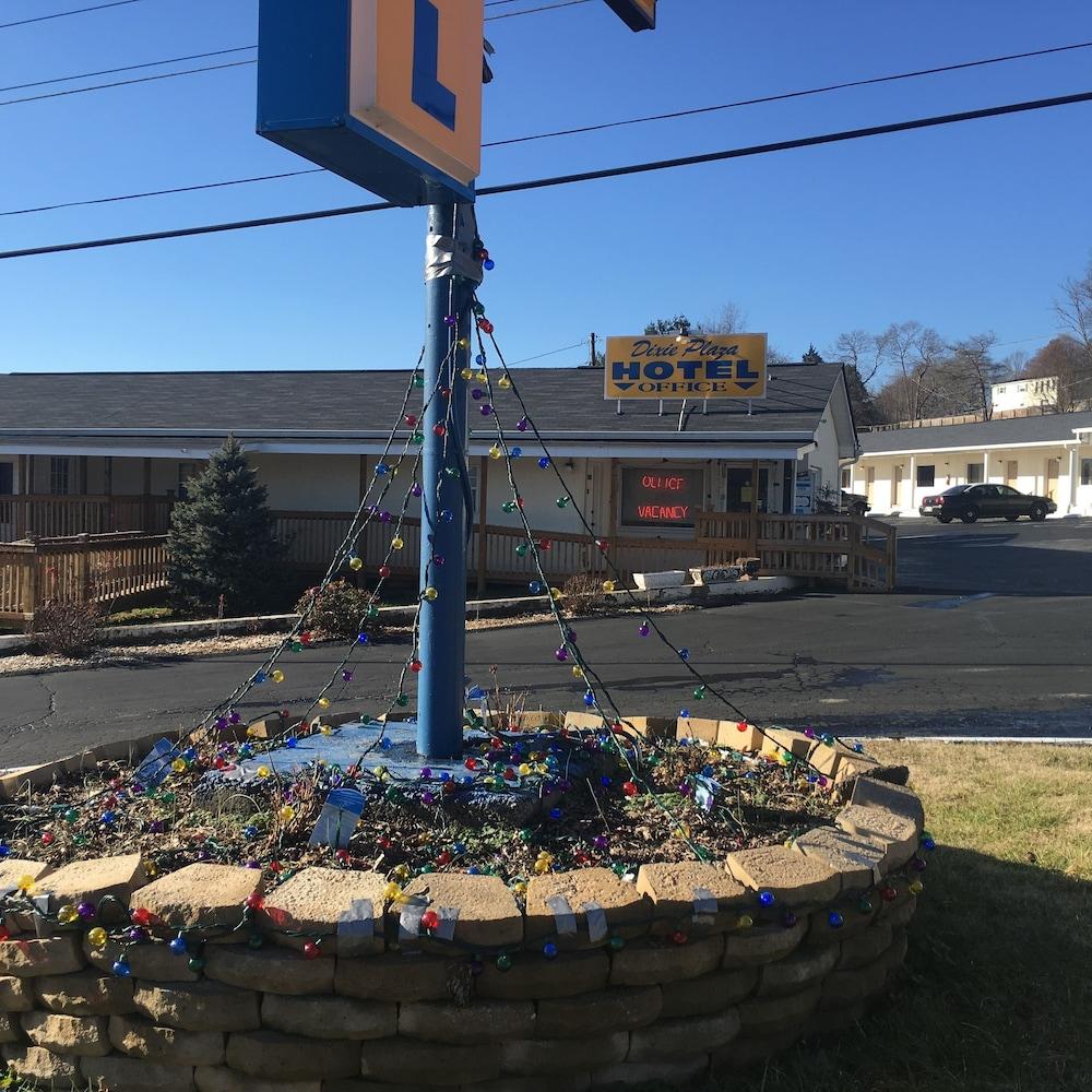 Dixie Plaza Hotel photo 25