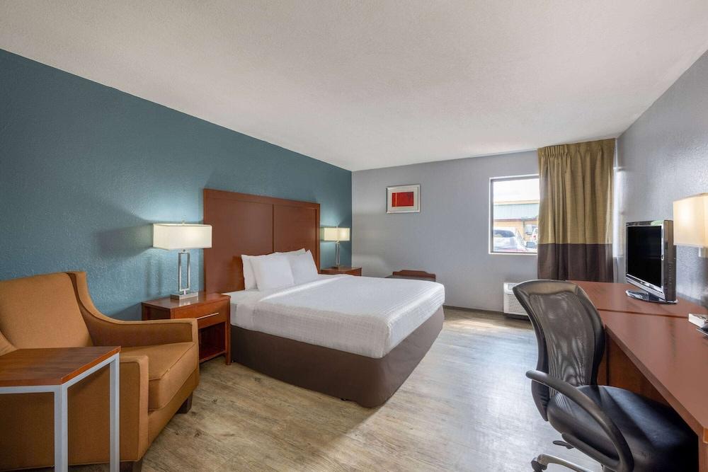 Travelodge by Wyndham Brooklyn Center photo 40