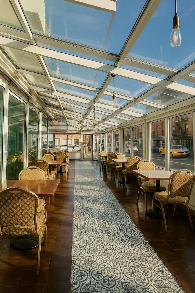 LIC Manhattan View Hotel photo 17