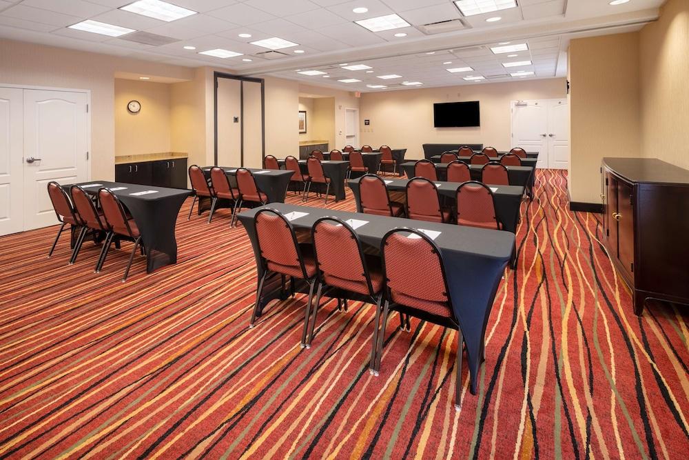 Hampton Inn Covington, GA photo 13