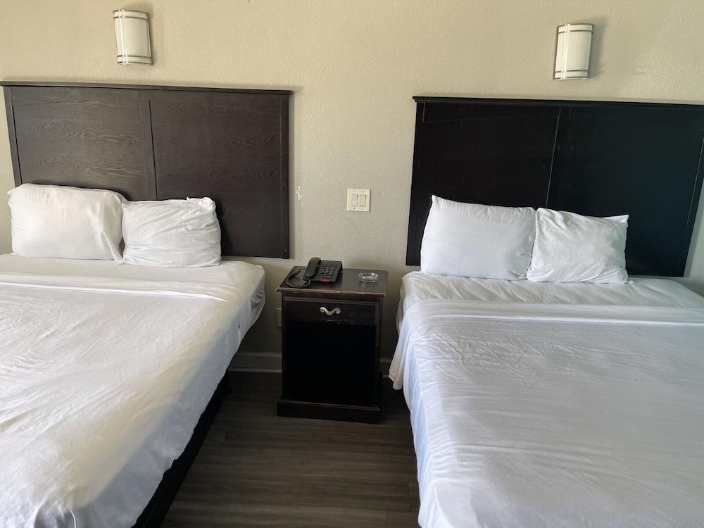 Express Inn West Memphis photo 10