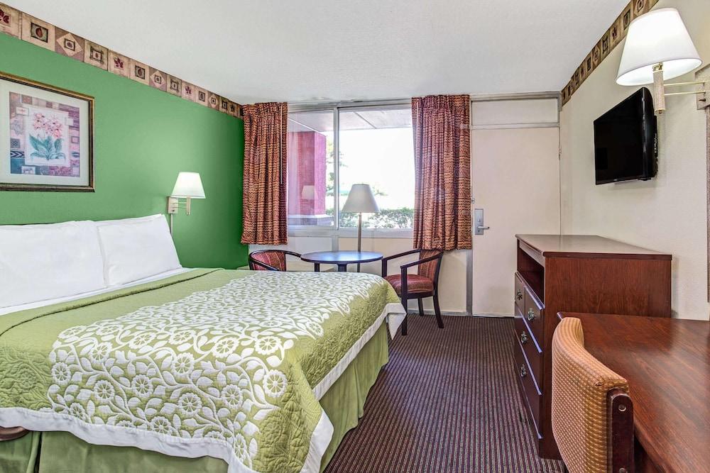 Days Inn by Wyndham York Alabama photo 33