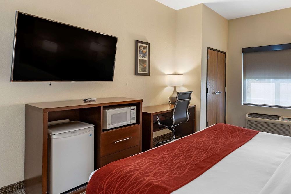 Comfort Inn & Suites Greenville I-70 photo 15