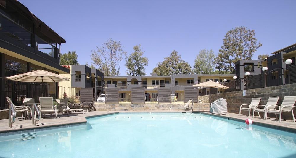 GreenTree Pasadena Inn photo 1