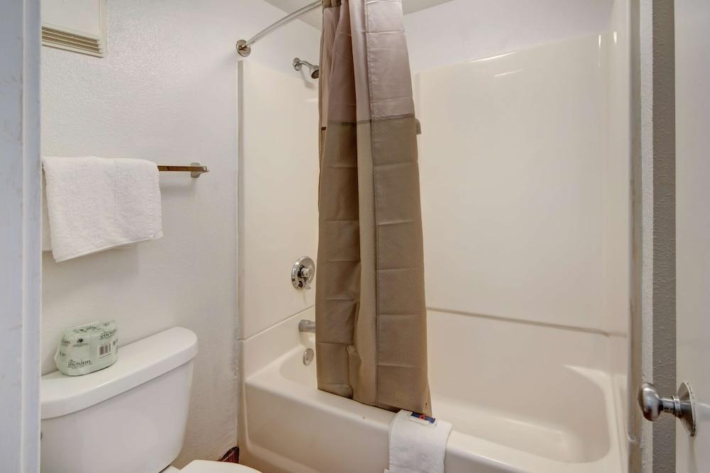 Motel 6 Dallas, TX - Forest Lane photo 20