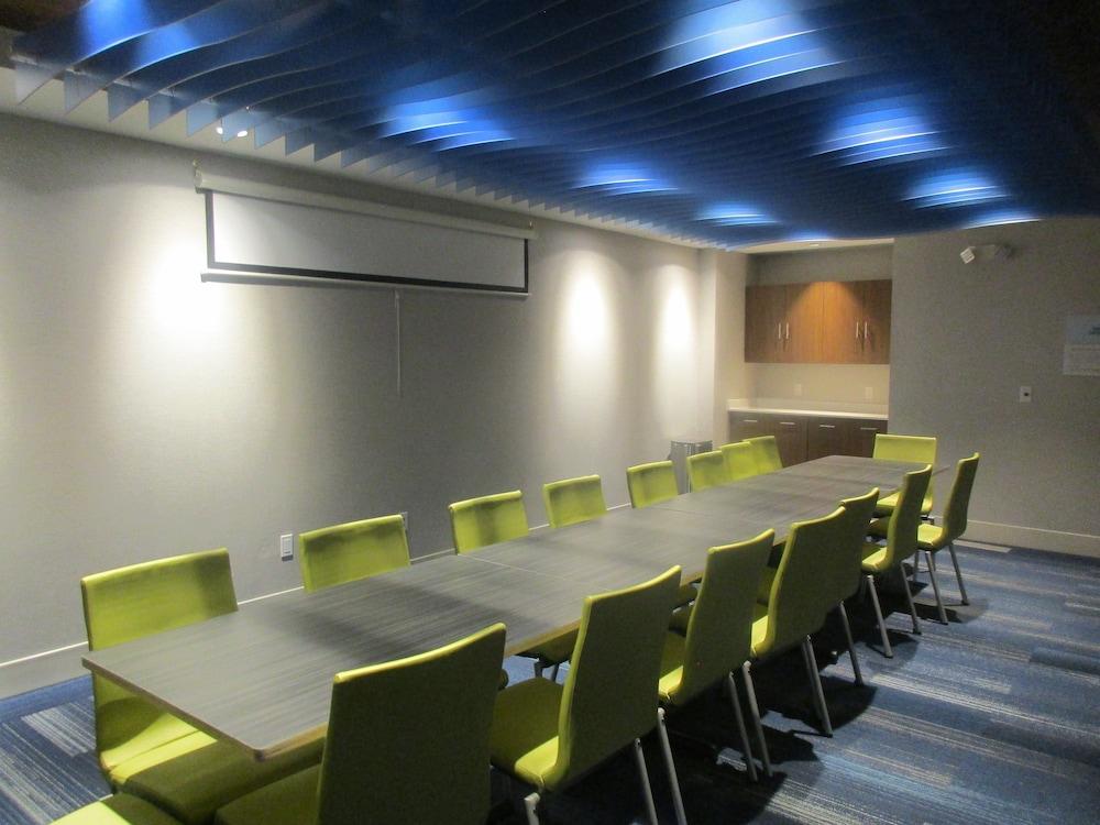Holiday Inn Express Oneill by IHG photo 47