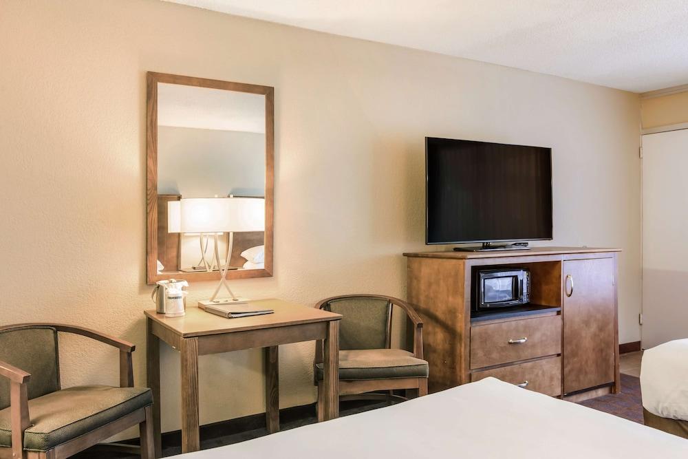 Red Lion Inn & Suites Branson photo 27