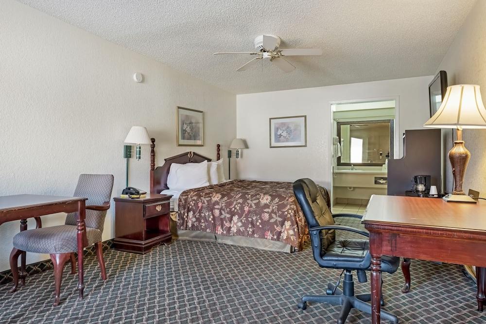 Americas Best Value Inn Paris photo 11
