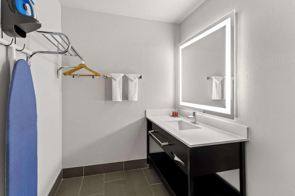 SureStay Hotel by Best Western Phoenix Airport photo 17