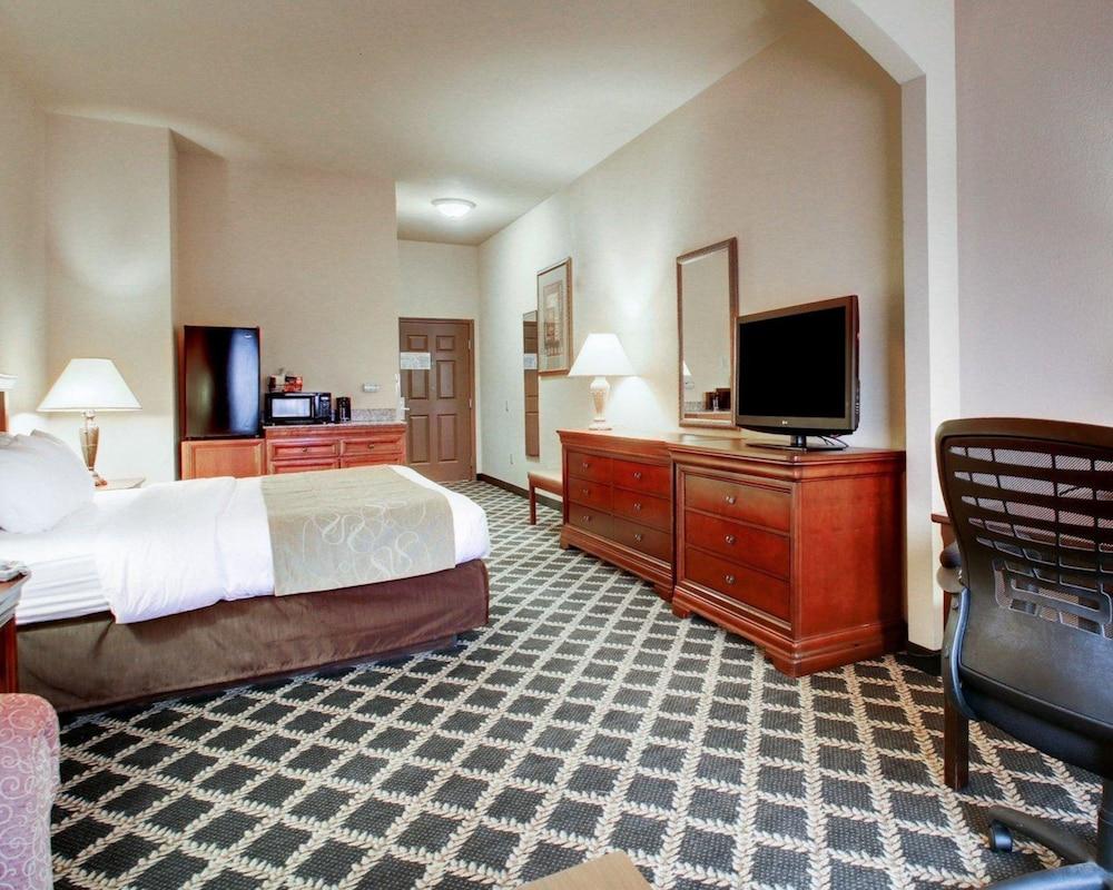 Clarion Suites Vidalia Riverfront photo 14