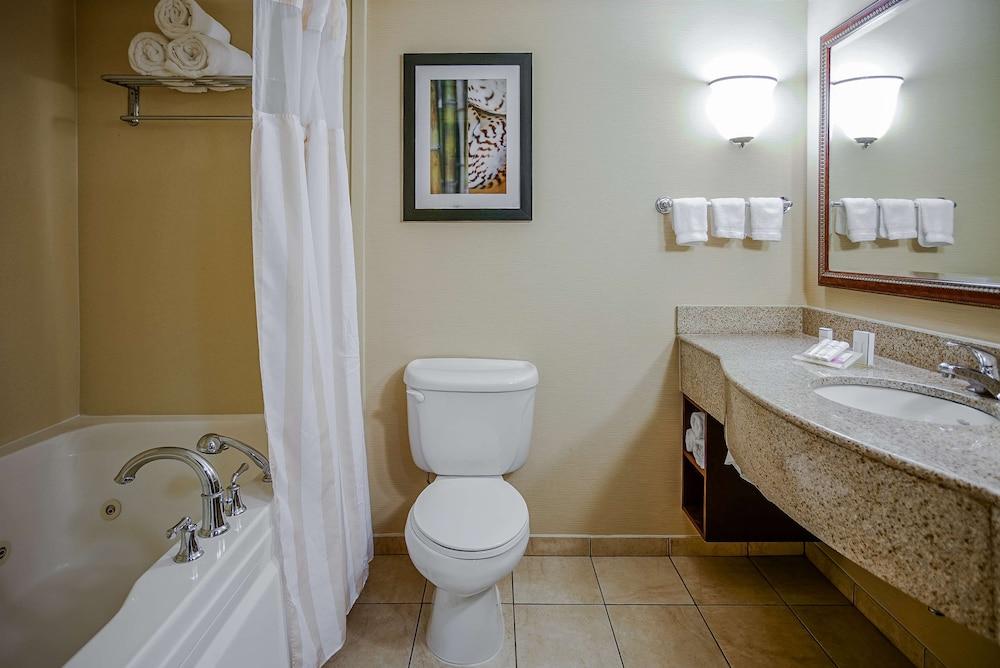 Wyndham Garden Kankakee photo 18