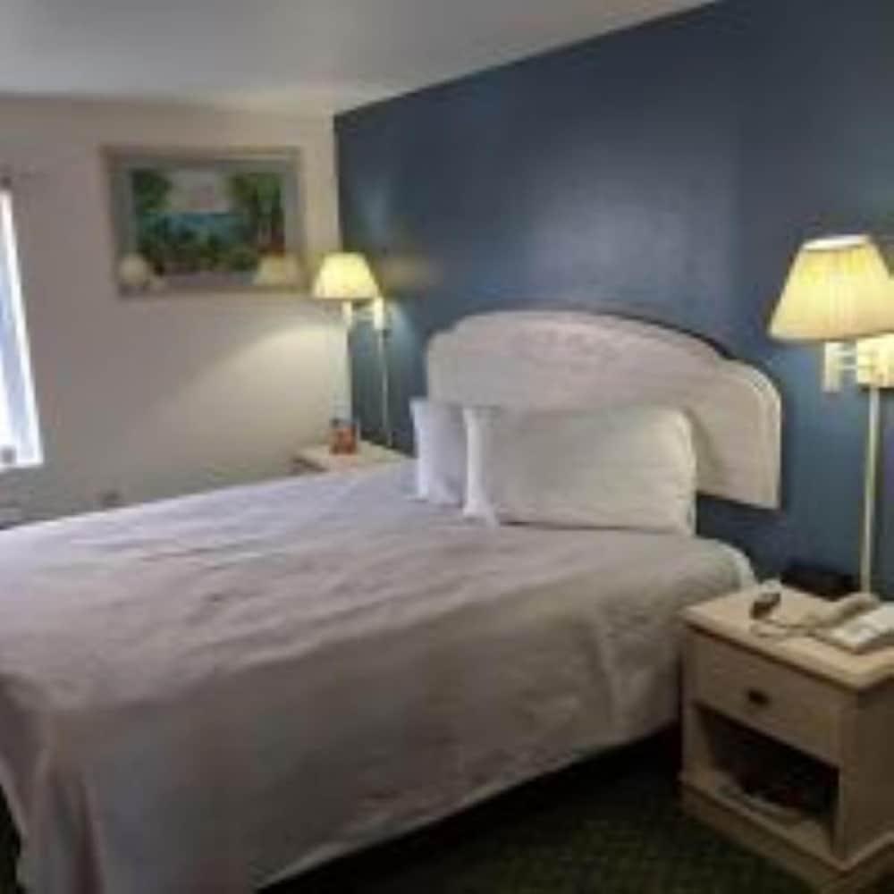 Crystal Sands Motel photo 16