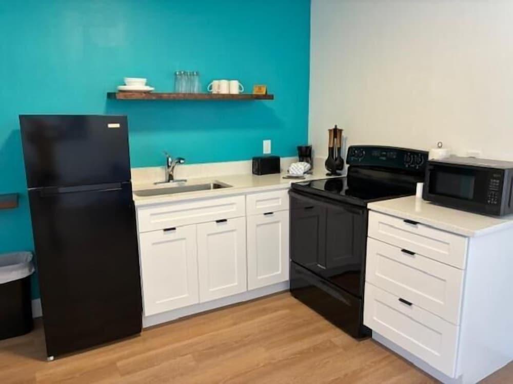 Sea Breeze Inn photo 16