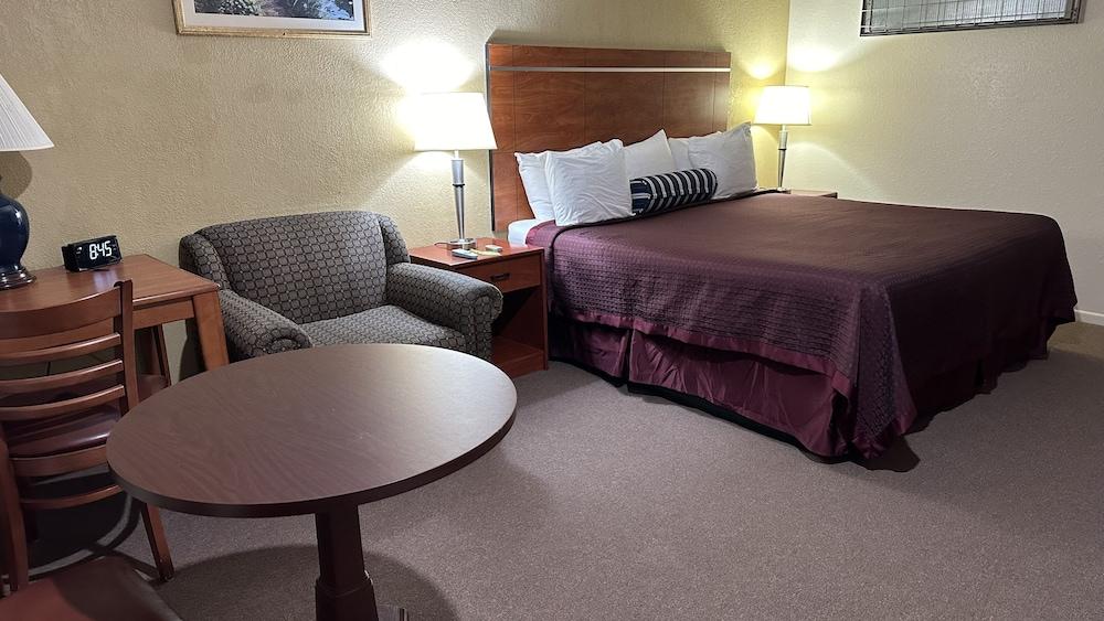 Economy Inn photo 13