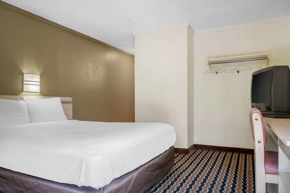 Rodeway Inn Sharonville - Cincinnati North photo 3