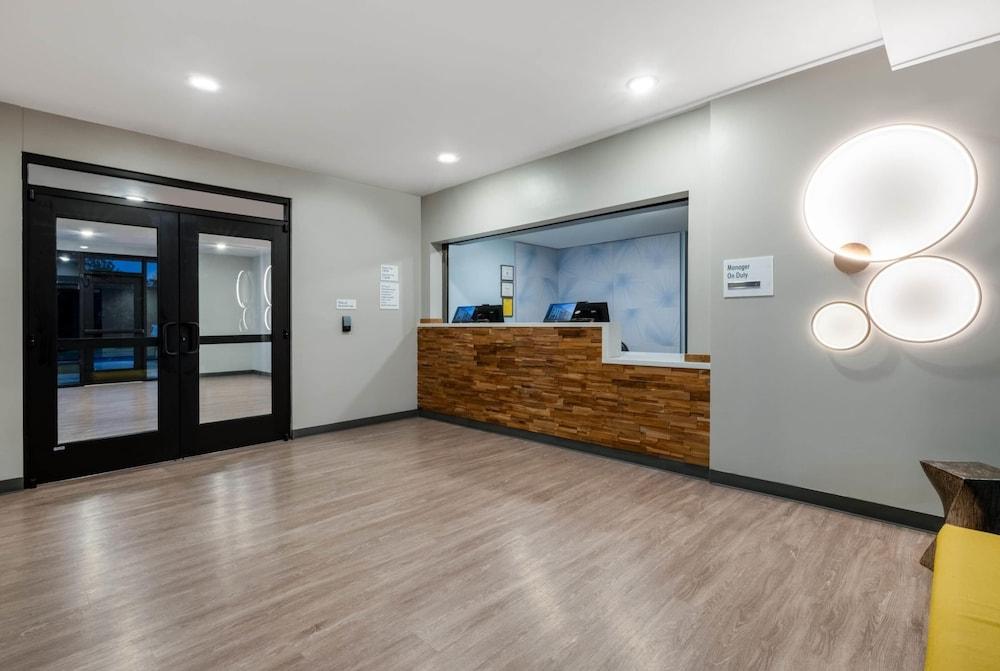Echo Suites Extended Stay By Wyndham Naples photo 1