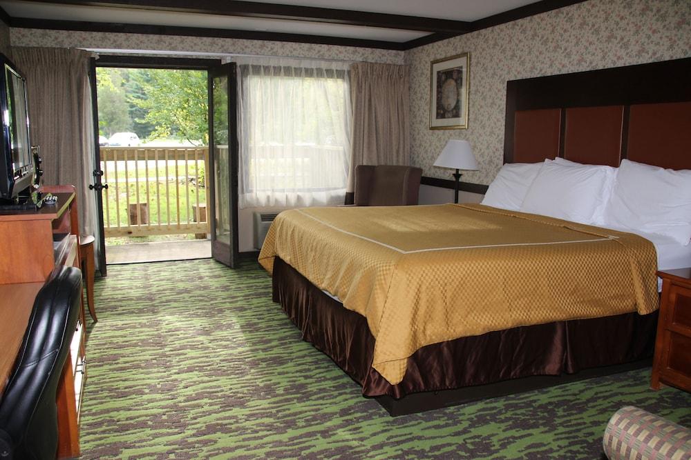 Spring House Inn photo 43