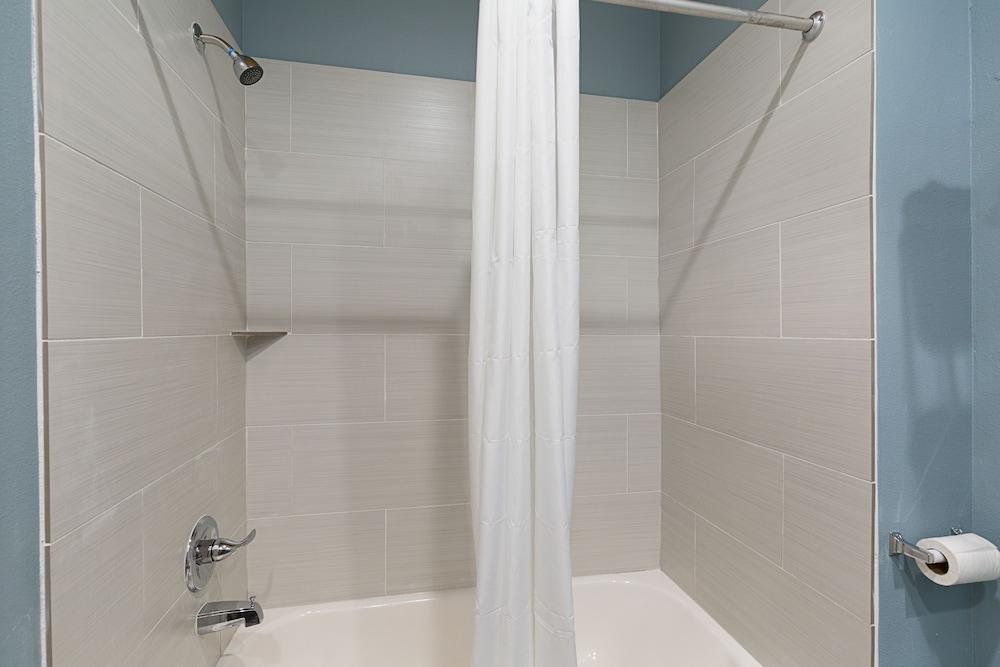 Scottish Inns & Suites photo 8