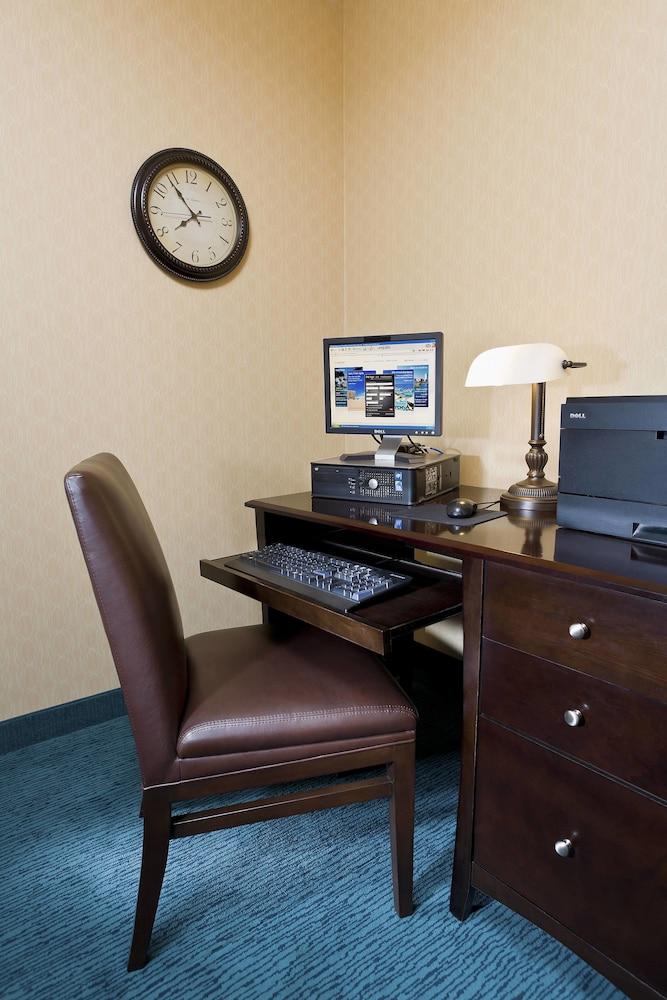 Residence Inn Cedar Rapids photo 17