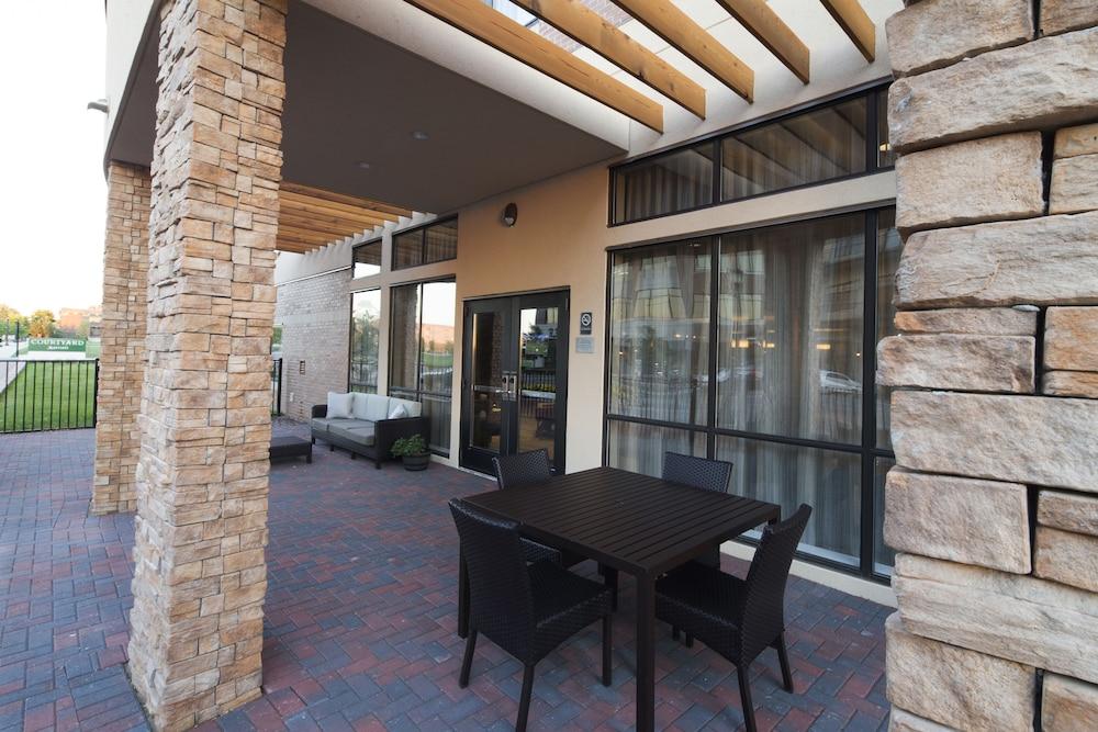 Courtyard Bay City photo 35