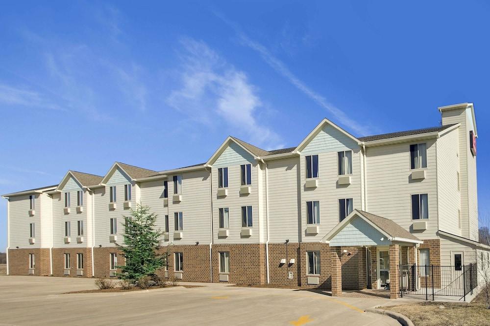 Baymont by Wyndham Jacksonville — hotel in Jacksonville