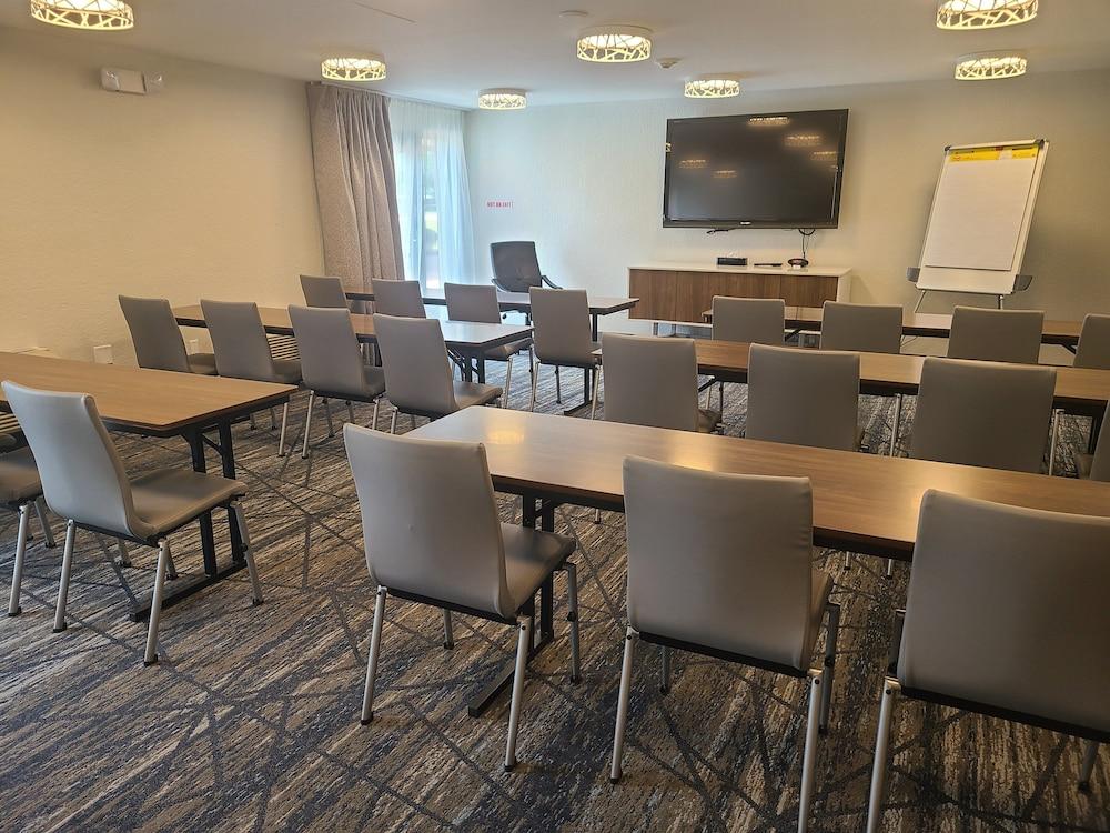 Holiday Inn Express & Suites Ft. Lauderdale N - Exec Airport by IHG photo 55