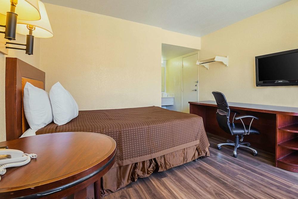 Rodeway Inn Kissimmee Maingate West photo 25