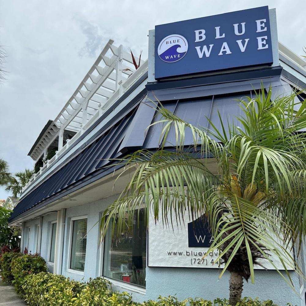Blue Wave Suites photo 1