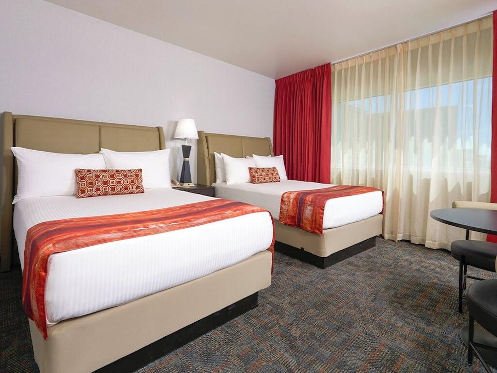 Four Queens Hotel and Casino photo 15