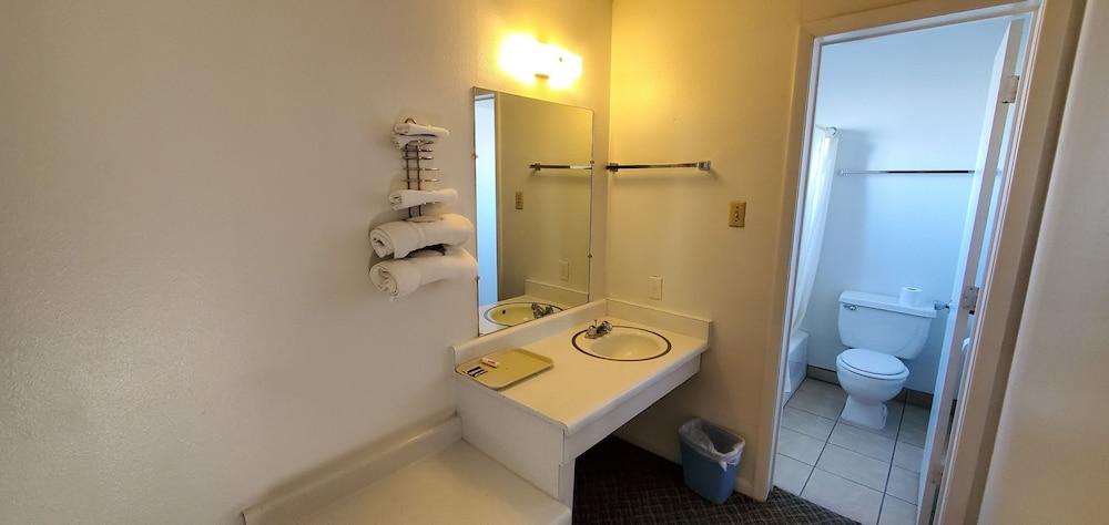 Budget Inn photo 47