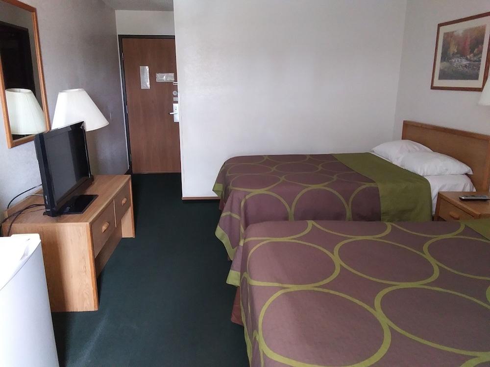 Capital O Amerihost Inn and Suites Kingdom City Hwy 54 MO photo 11
