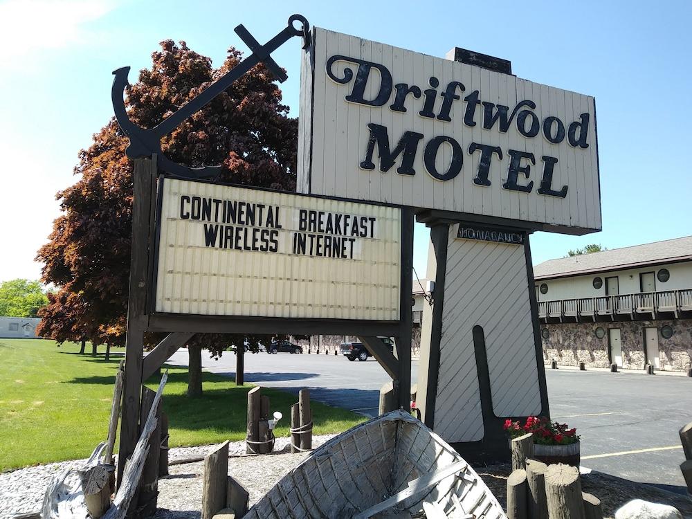 Driftwood Motel photo 22