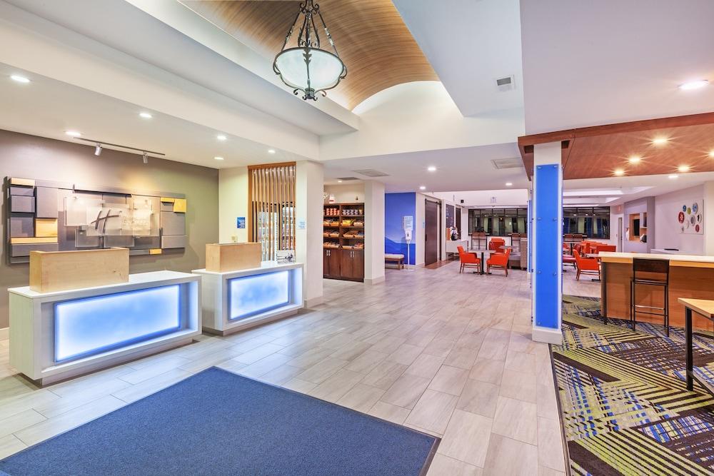 Holiday Inn Express Hotel & Suites Orange by IHG photo 2