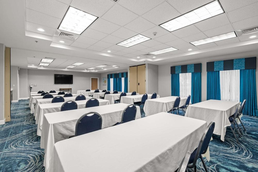 Hampton Inn Tampa-Veterans Expwy (Airport North) photo 17