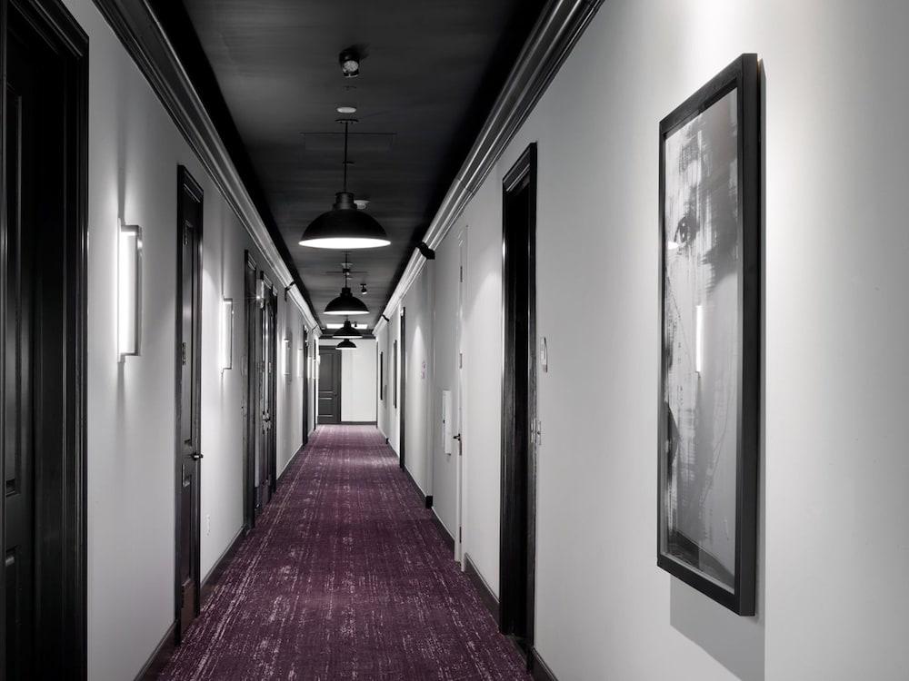 Axiom Hotel photo 7