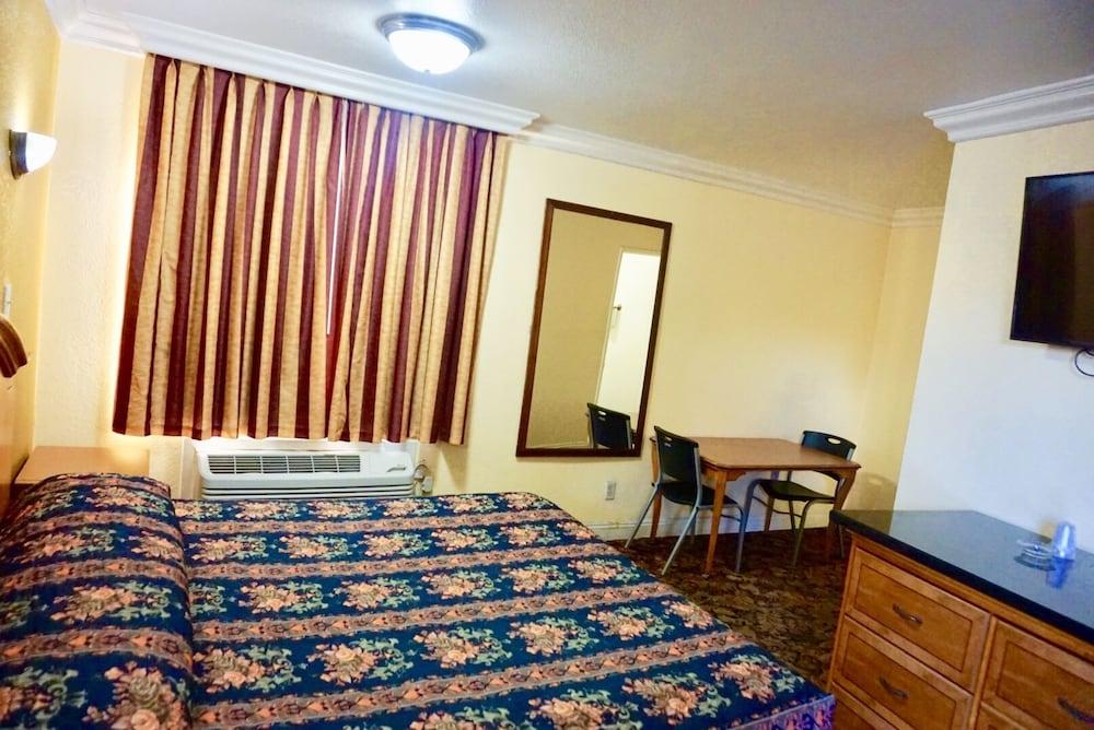 Satellite Motel photo 21