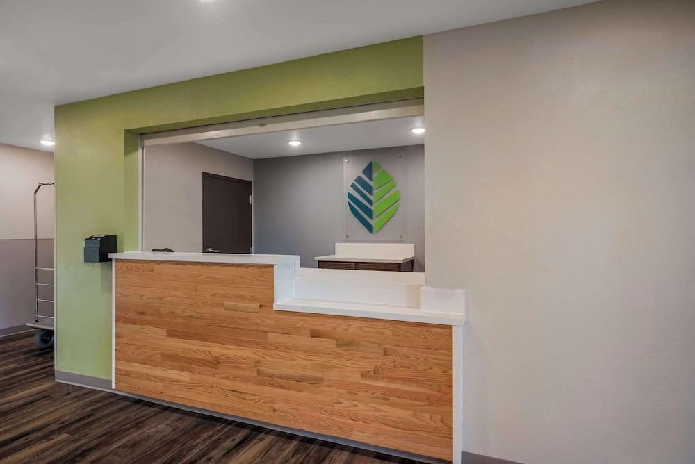 Woodspring Suites Milwaukee - Menomonee Falls photo 4