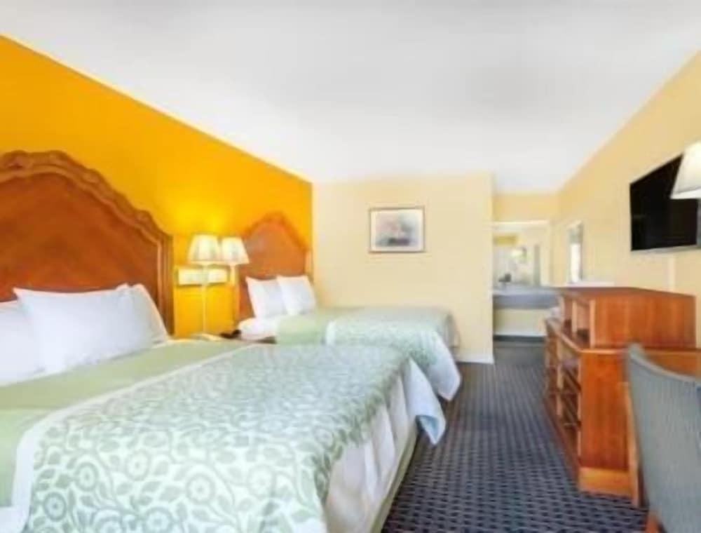 Days Inn by Wyndham Jacksonville photo 5
