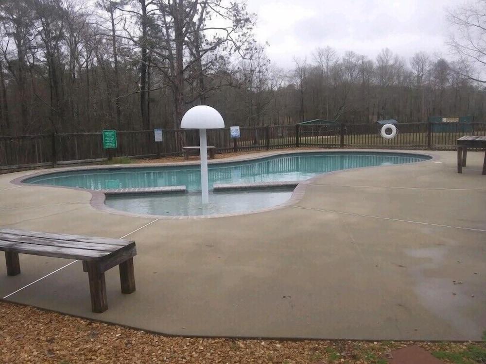 Whispering Creek Lodging & RV Resort photo 32