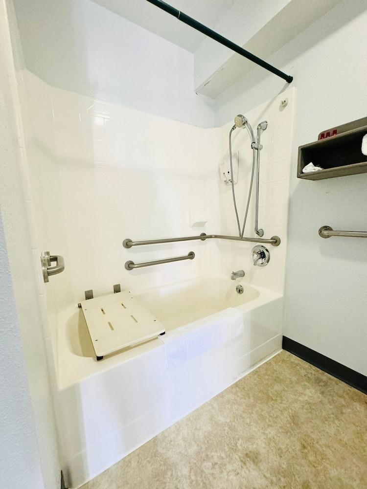 Americas Best Value Inn Salmon photo 9