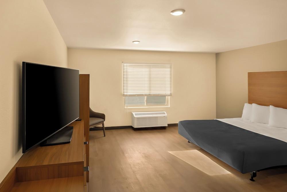 LivAway Suites- Syracuse photo 15