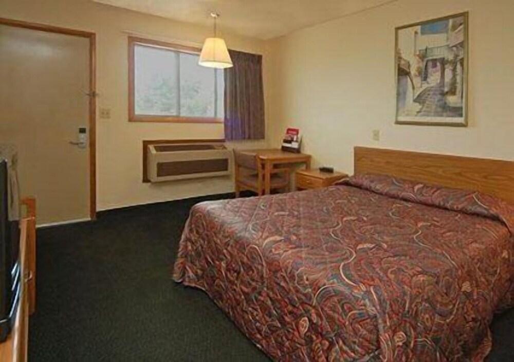 Econo Lodge photo 22