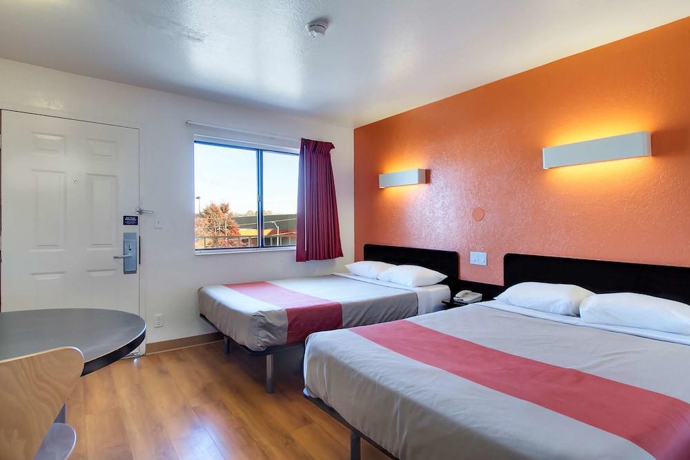 Motel 6 Capitol Heights, MD - Washington photo 3