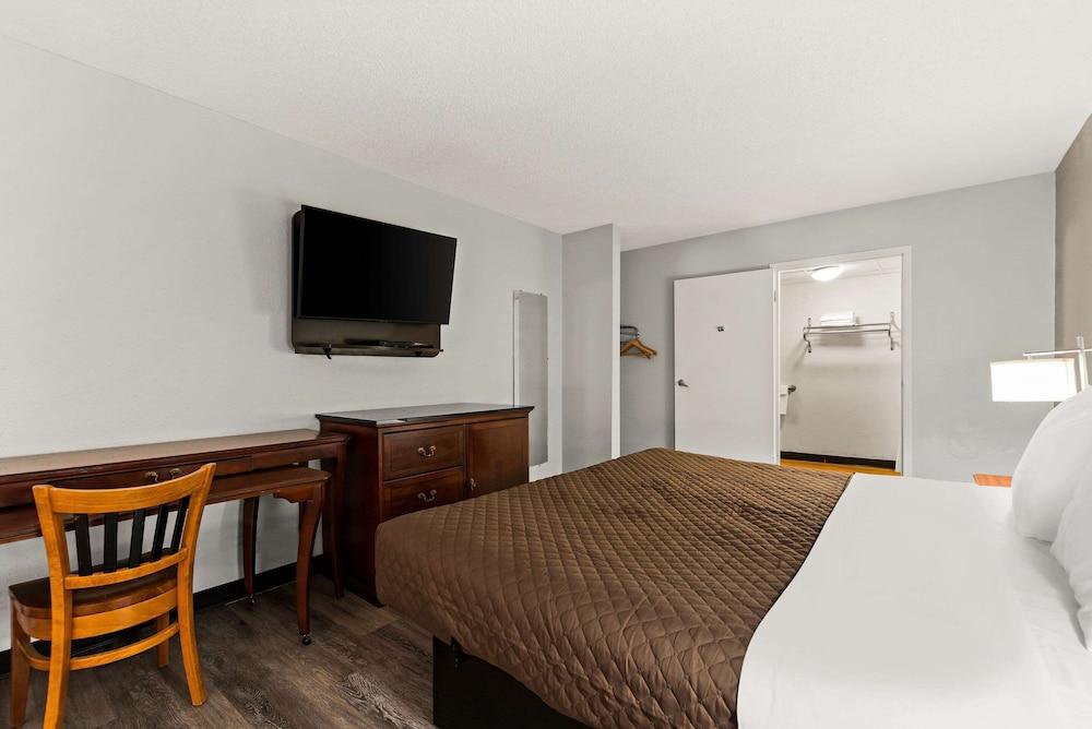 Rodeway Inn Brooklawn photo 14