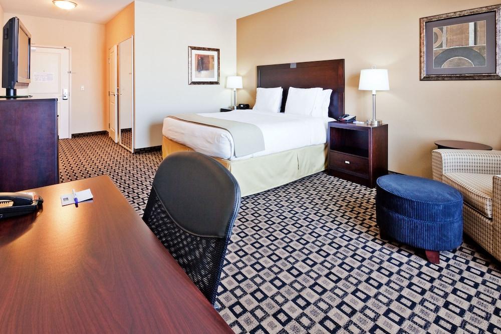 Holiday Inn Express Hotel & Suites Clovis by IHG photo 12